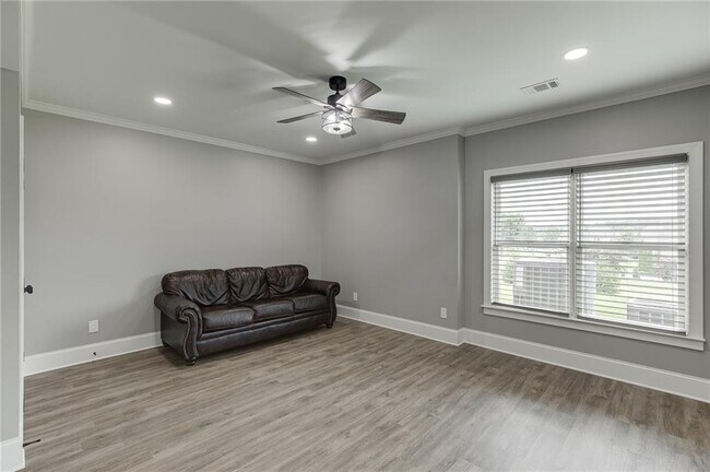 Building Photo - 4612 Grandview Pkwy