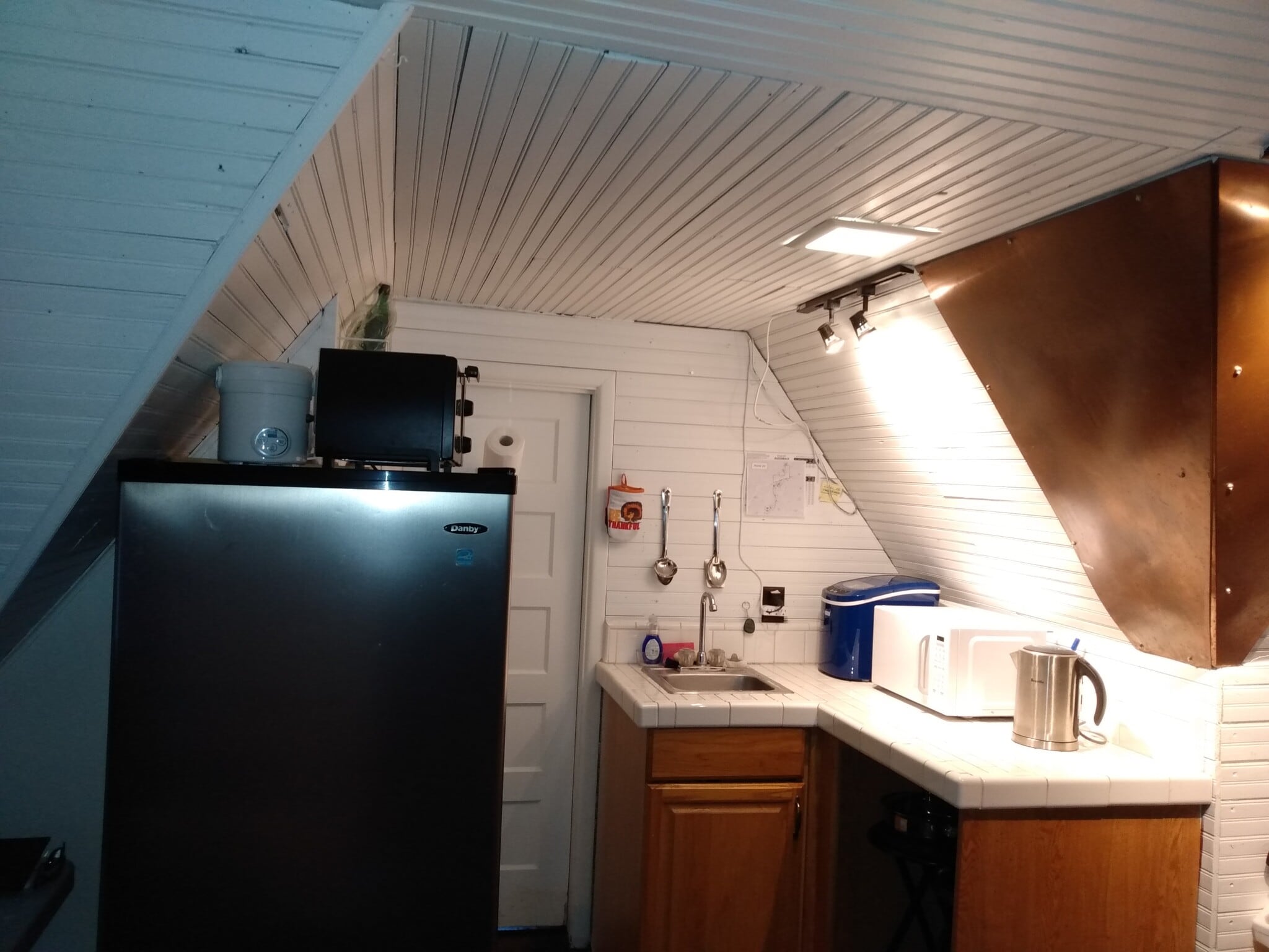 Building Photo - 805 N Leverett Ave