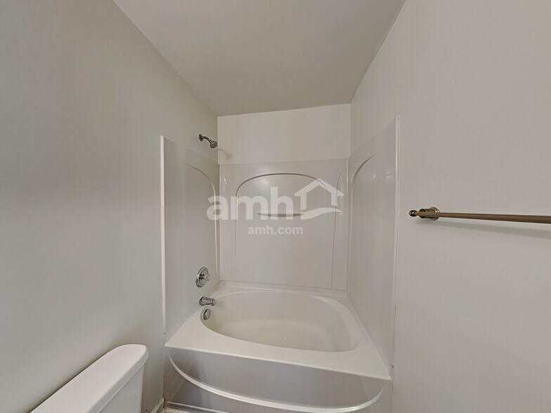 Building Photo - 104 Thorsen Dr