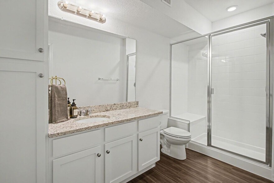 Building Photo - 5768 Heathland Terrace