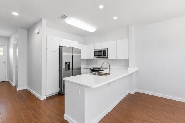 Building Photo - 3BD/3BA Ka Makana Townhouse | 2-Car Garage, Ensuite Baths & Community Pool