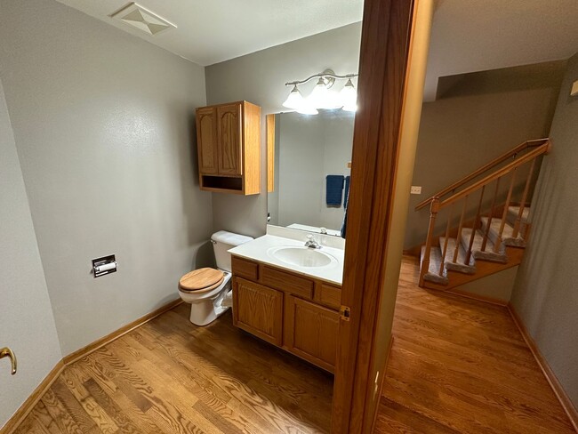 Building Photo - Huge 3BR/3BA house on Madison's West Side!