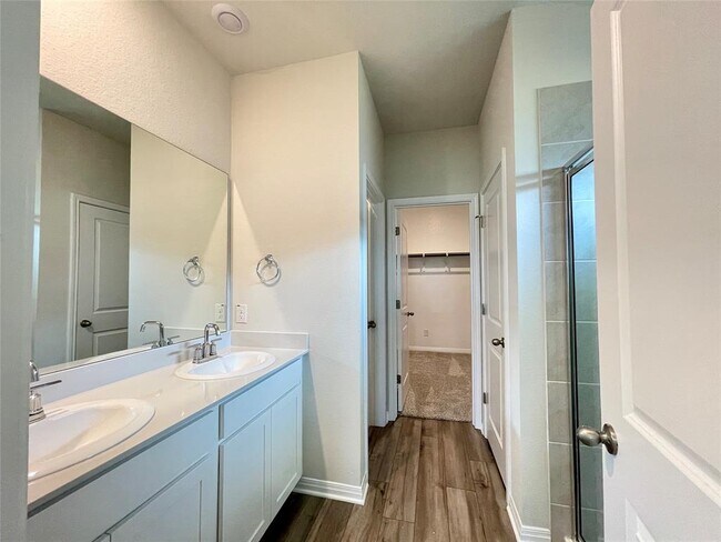 Building Photo - 408 Giorgio Moroder Dr