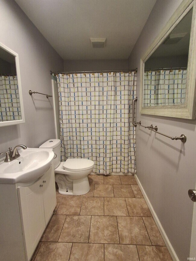 Building Photo - 3516 Central Dr