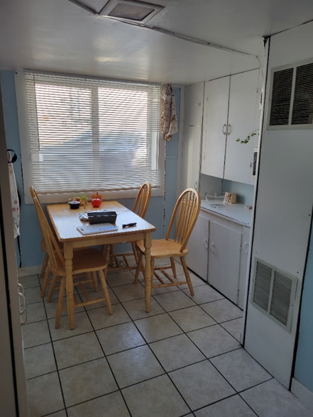 Building Photo - 355 E 500 N