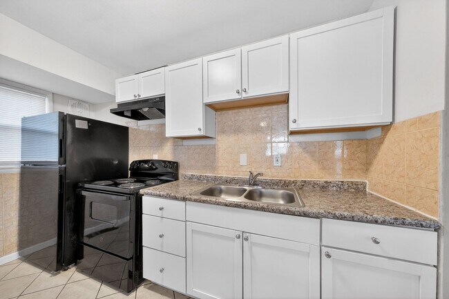 Building Photo - Spacious 3-Bedroom Home for Rent – Section 8 Welcome!