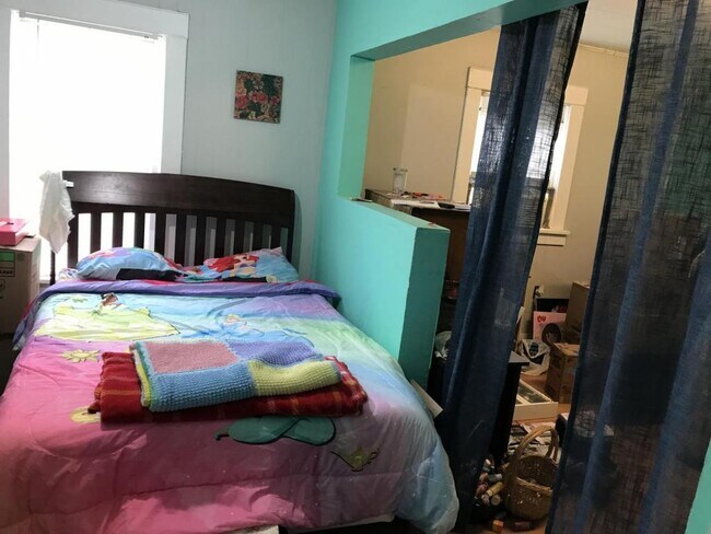 Building Photo - 1016 Constitution St