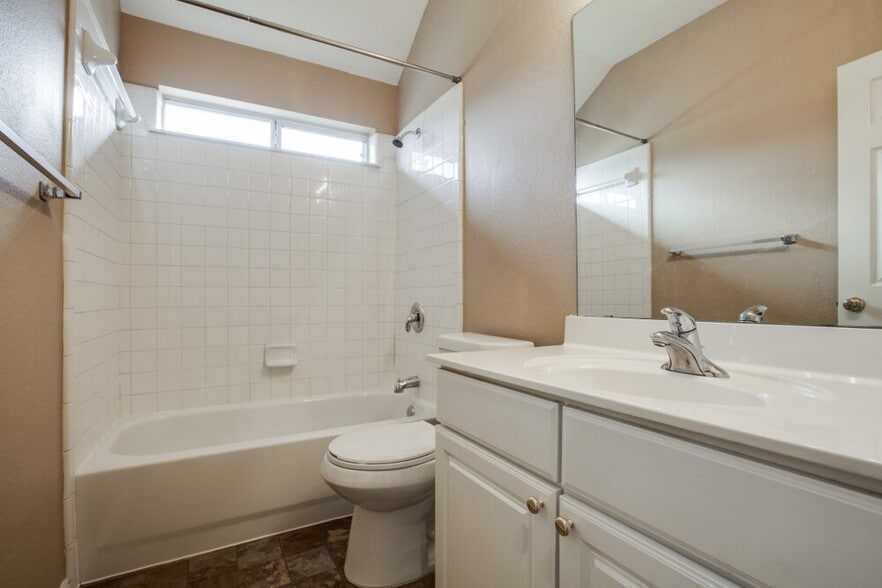 Building Photo - 125 Hickman St