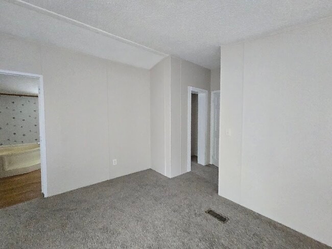 Building Photo - 5815 Dylan Dr