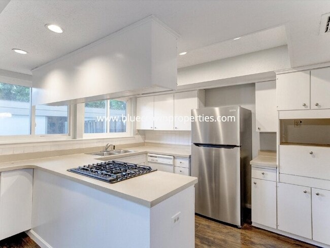 Building Photo - 462 Westview Terrace