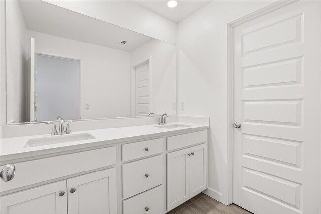 Building Photo - 1052 Lost Creek Ranch Dr