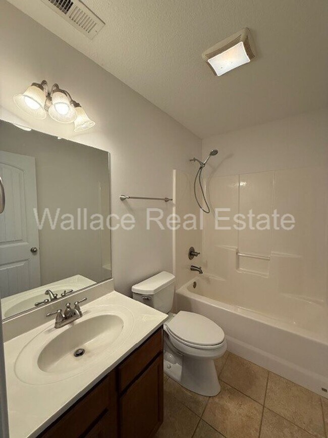 Building Photo - LOCATED IN HALLS:  BEAUTIFUL 2 STORY HOME WITH 3 BEDROOMS AND 2.5 BATHS