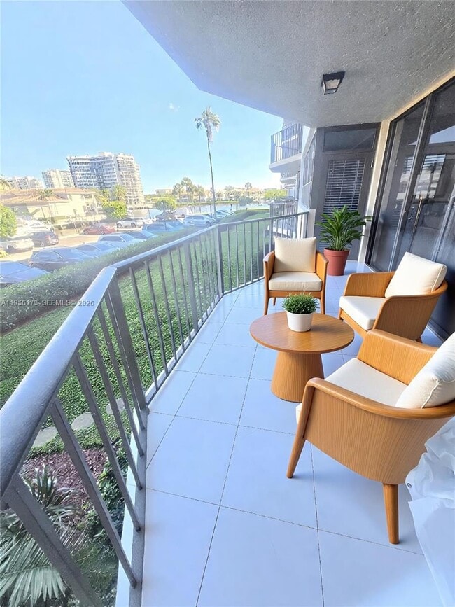 Building Photo - 899 Jeffery St