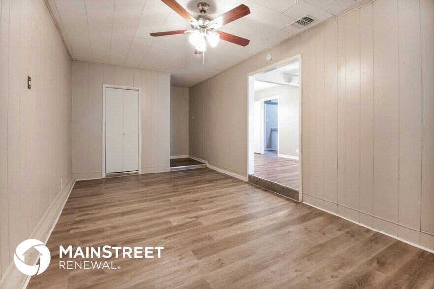 Building Photo - 347 Pilgrim Dr