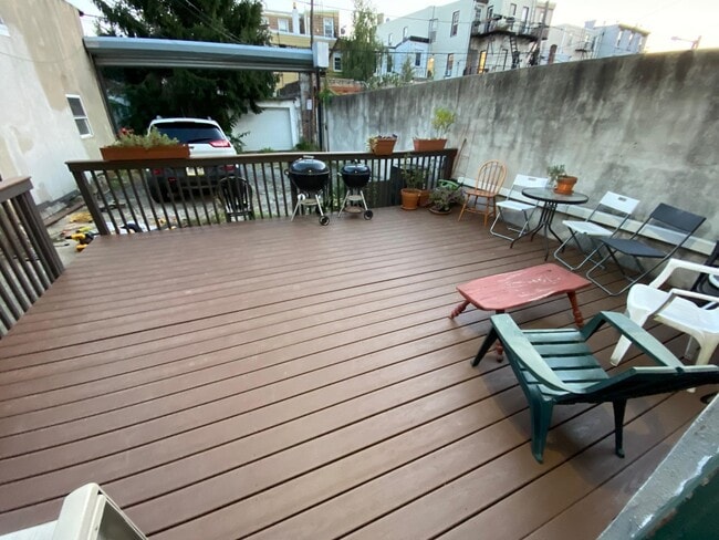 Building Photo - 313 5th St