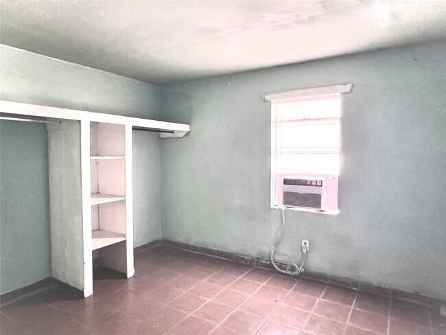 Building Photo - 1825 W Little York Rd