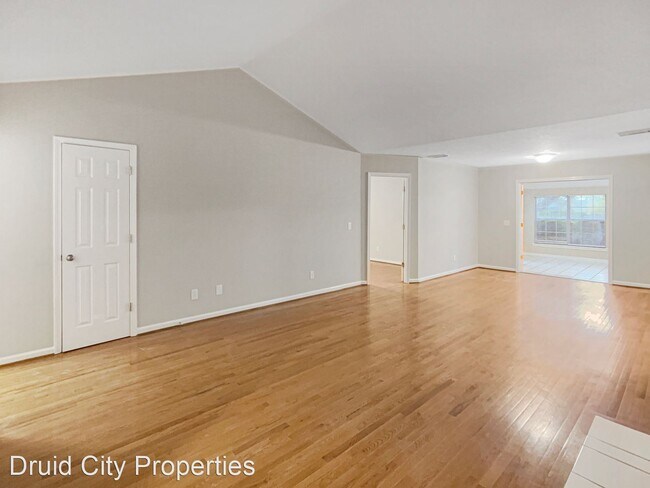 Building Photo - 3 br, 2 bath House - 1015 Mockingbird Lane