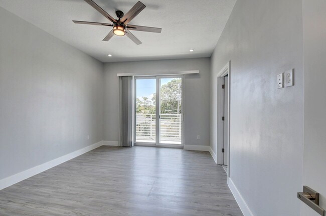 Building Photo - Yamato Villas Townhomes - Boca Raton