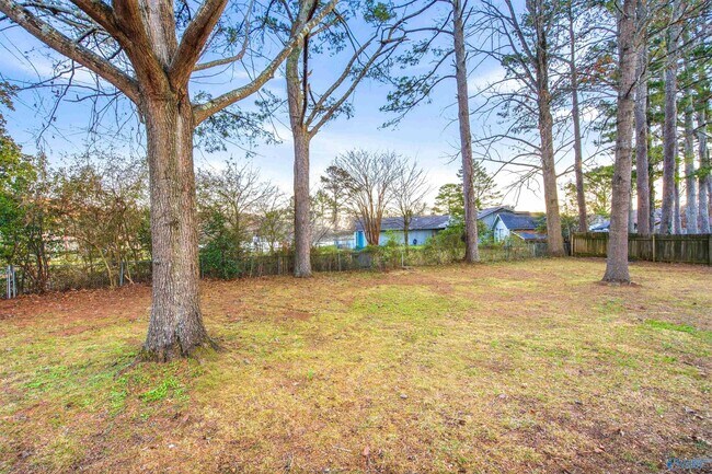 Building Photo - 2008 Burlingame Dr SE