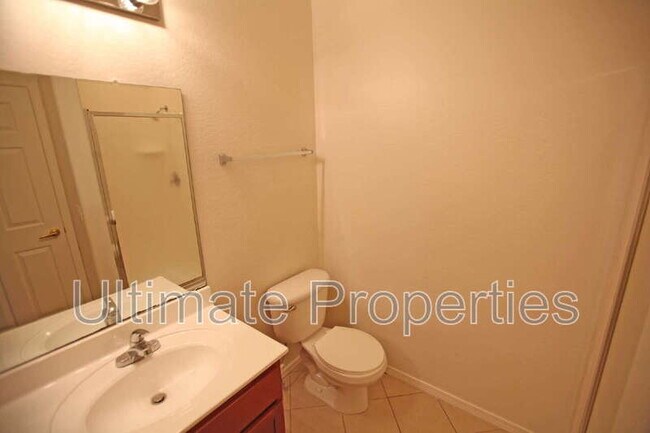 Building Photo - 1505 E Sahuaro Dr