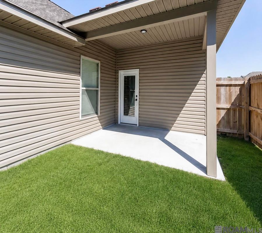 Building Photo - 13783 Fig Dr
