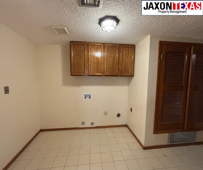 Building Photo - 4614 N Stanton St