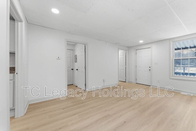 Building Photo - 16 Flint St