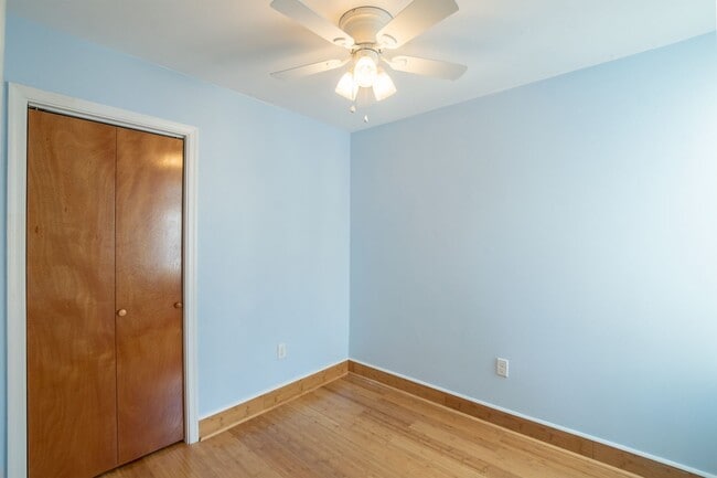 Building Photo - Wonderful East Passyunk Three Bedroom Home