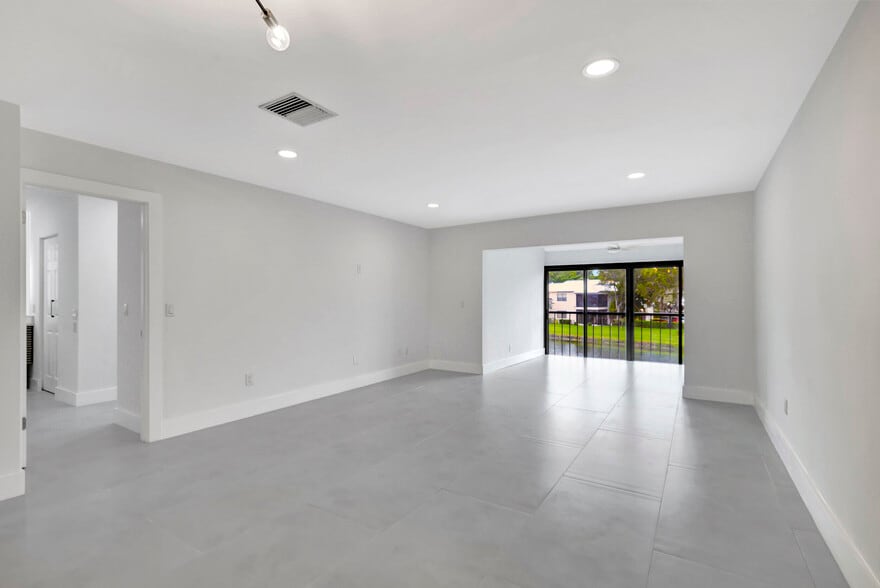 Building Photo - 7898 Eastlake Dr