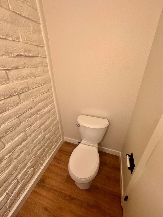 Building Photo - Beautifully Renovated Townhome in Coumbine...