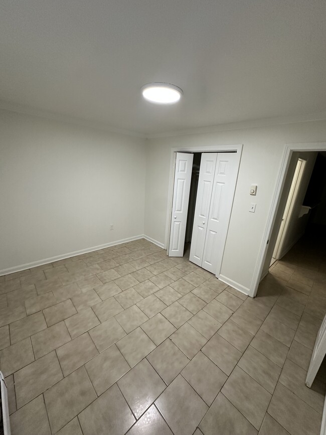 Building Photo - 594 American Legion Hwy