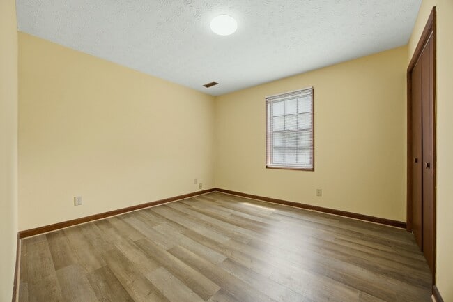Building Photo - 1701 Rose Garden Ln
