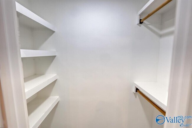 Building Photo - 1122 NE Wellman Ave