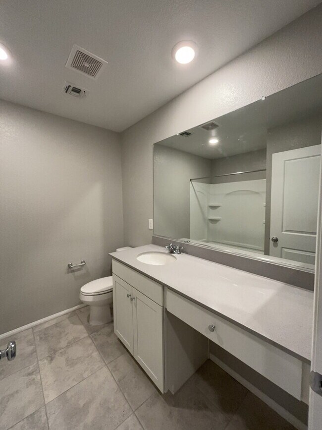 Building Photo - Stunning 3-Bed Oasis in North Las Vegas with Granite Countertops & Spacious Living!