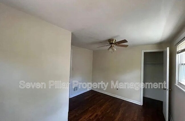 Building Photo - 323 S Napoleon Ave