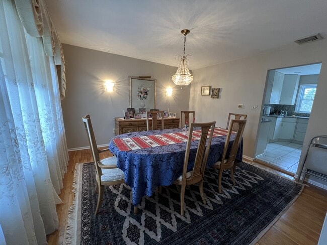 Building Photo - 5 Glenn Dr