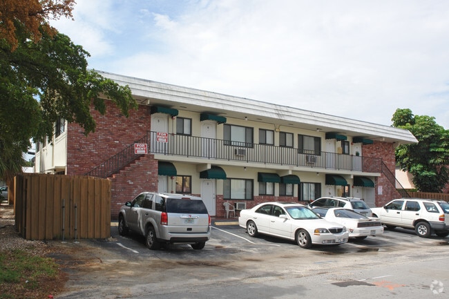 Primary Photo - 2850 NE 30th Pl