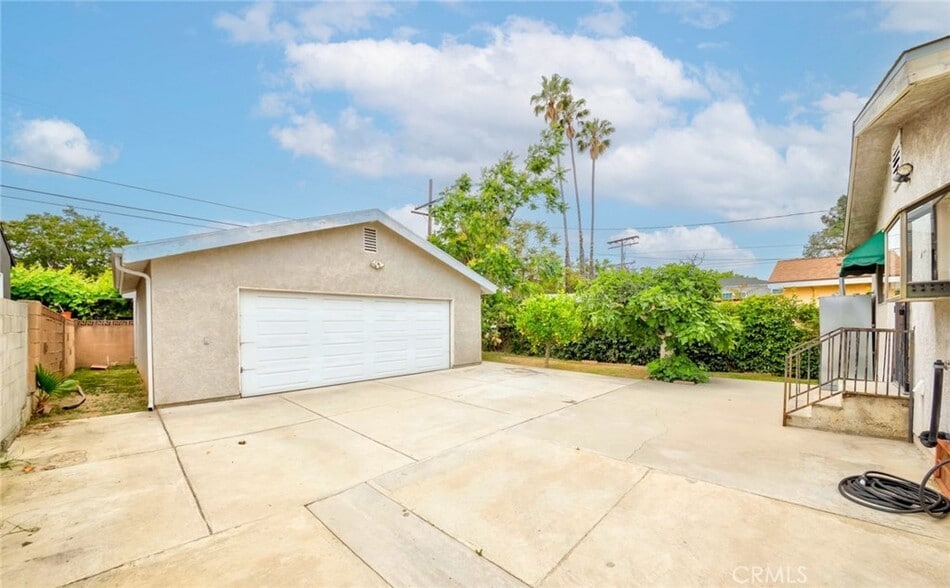 Building Photo - 708 W California Ave