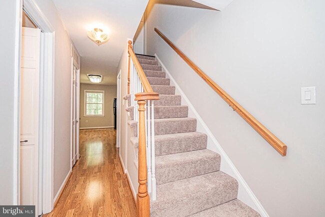 Building Photo - 29 Longmeadow Dr