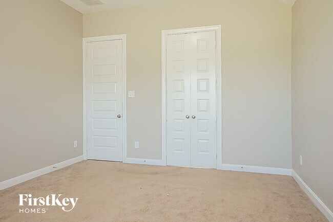 Building Photo - 13605 Northline Lake Dr