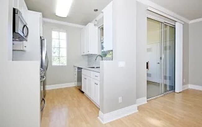 Building Photo - 10921 Sabre Hill Dr