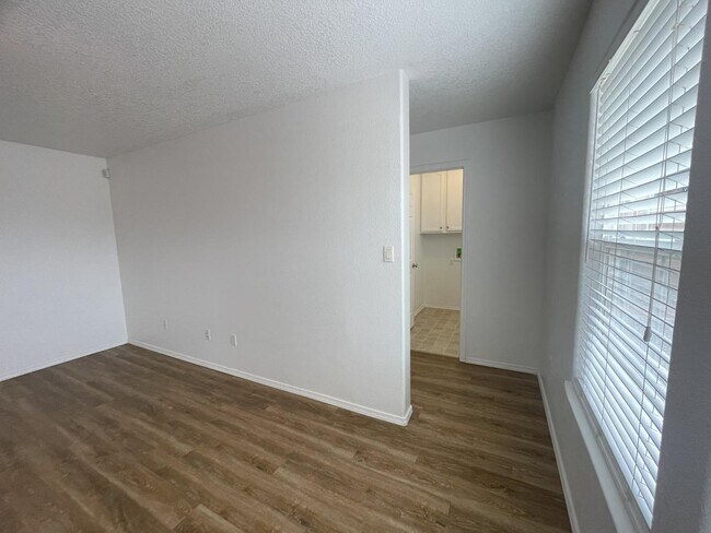 Building Photo - 5555 Mansfield Pl NW