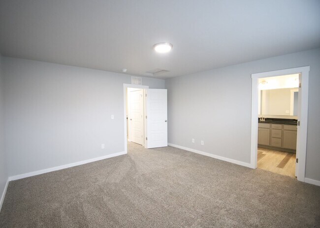 Building Photo - Baraya Townhomes: Modern Townhomes for Ren...