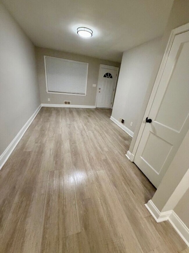 Building Photo - Highly Sought After City Neighborhood! Belair-Edison 2 Br/1 Ba Ready to go!