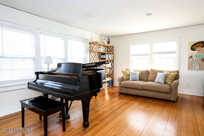 Building Photo - 17 Beach Rd