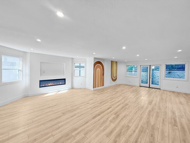 Building Photo - Stunning 4B/3BA House in Gated Community in Carlsbad!