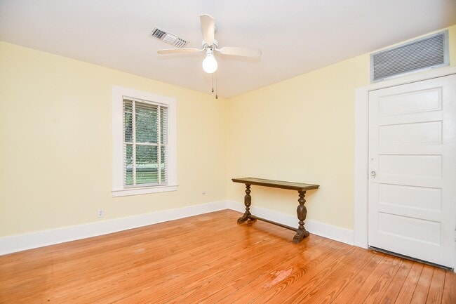 Building Photo - 4528 Magnolia St