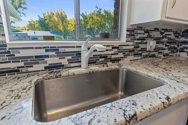 Building Photo - 2825 Westchester Ln