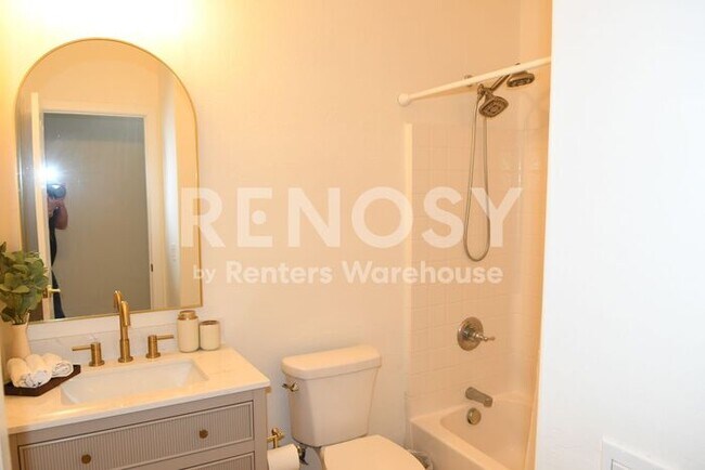 Building Photo - 3 Bedroom + Den Home with Pool & Putting Green – Pool Service Included!