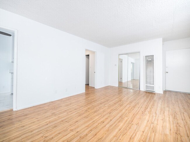 Interior Photo - 351 S. Manhattan Pl